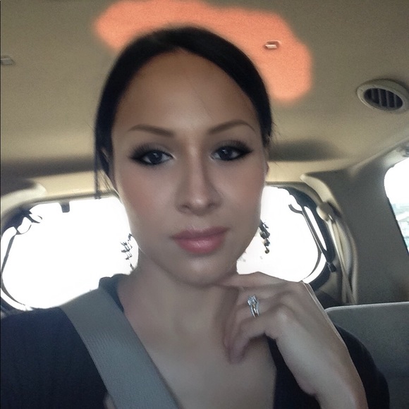 Meet your Posher, Lizzette - Picture 2 of 4